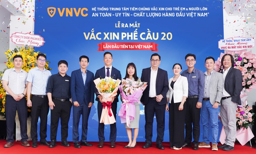 Hệ thống tiêm chủng VNVC công bố ra mắt và triển khai tiêm vaccine phế cầu 20 tại hơn 220 trung tâm trên toàn quốc sáng 26/5. Ảnh: Mộc Thảo