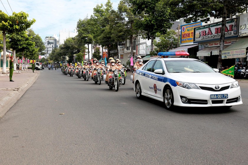 Công an Bình Thuận ra quân trấn áp tội phạm (ảnh: Hữu Tri)