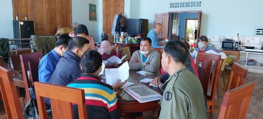 Hàng chục hộ dân tố cáo bà Nhung vay mượn số tiền lớn rồi tuyên bố “vỡ nợ”khiến nạn nhân rơi vào cảnh khó khăn. 