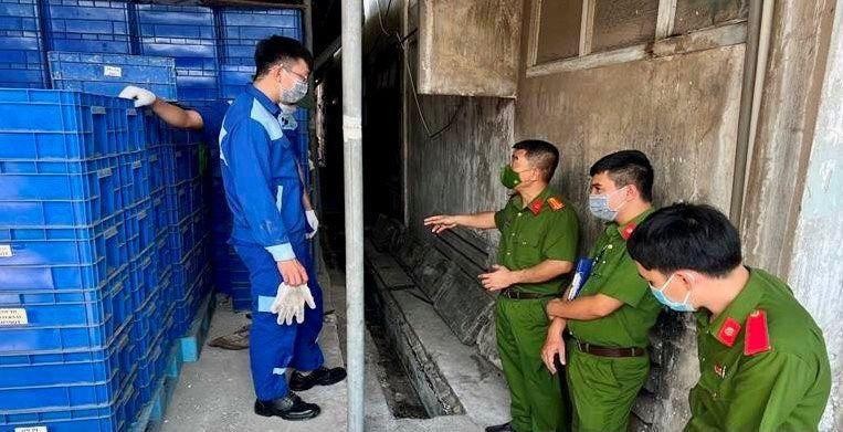 Công an tỉnh Đồng Nai và Công an TP Biên Hoà phối hợp tiến hành kiểm tra khu vực xả thải của xí nghiệp