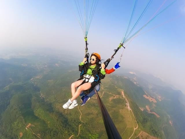 Dù lượn là bộ môn thu hút nhiều giới trẻ, thích cảm giác mạnh. (Ảnh: Mebayluon Paragliding)