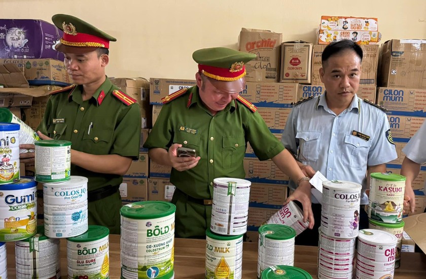 Đoàn kiểm tra liên ngành tỉnh Yên Bái tập trung kiểm tra vào các nhóm sản phẩm như thực phẩm chức năng, sữa, thuốc tân dược. Ảnh: CTV.