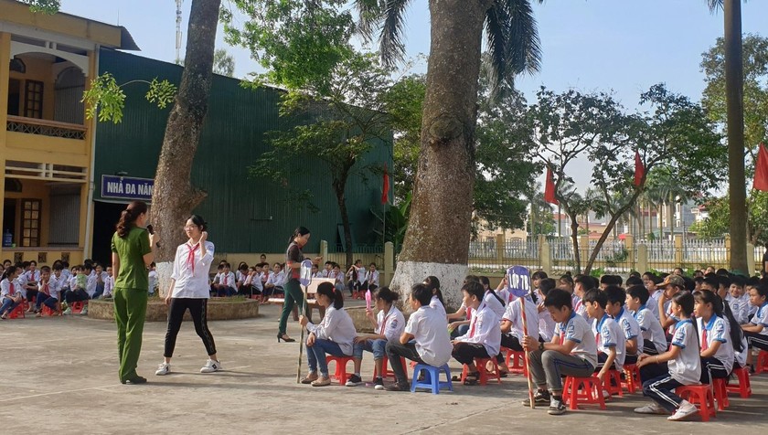Công an huyện Nam Sách tổ chức tuyên truyền về ma túy tại trường học.