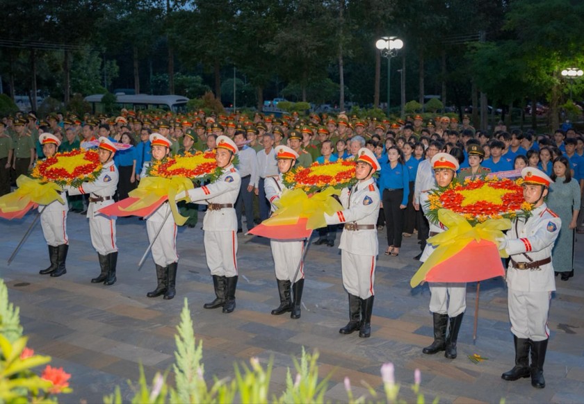 Ban Thanh niên CAND phối hợp cùng Tỉnh đoàn Tây Ninh và Công an tỉnh Tây Ninh đã dâng hương, dâng hoa tại nghĩa trang cho các anh hùng Liệt sĩ.