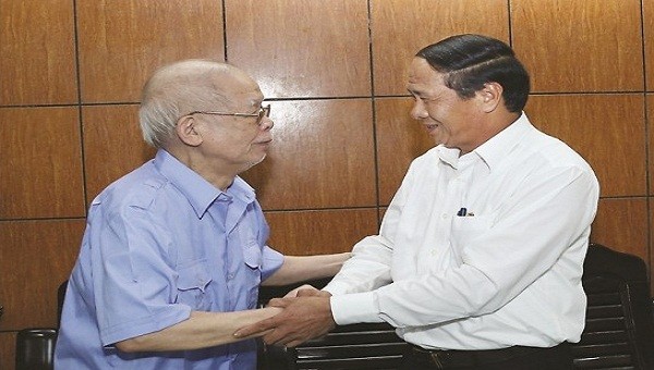 Bí thư Thành ủy Lê Văn Thành thăm hỏi người có công