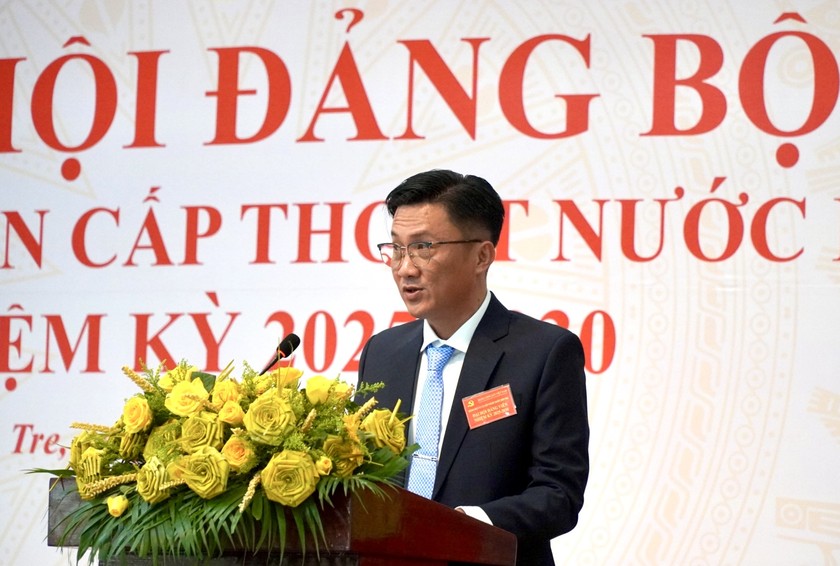 Ông Trần Thanh Bình báo cáo tóm tắt kết quả thực hiện Nghị quyết Đại hội Đảng bộ BEWACO nhiệm kỳ 2020-2025. Ảnh: Kim Ngân