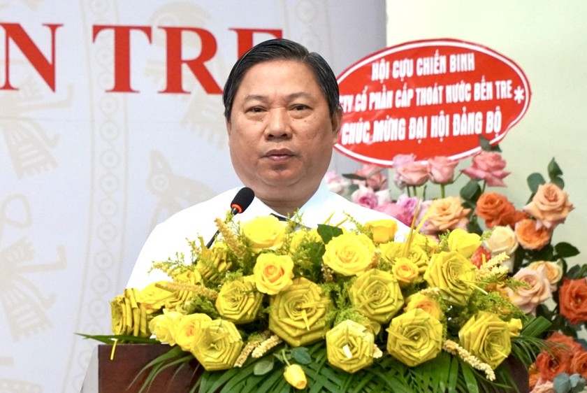 Ông Lê Trường Hận - Phó Bí thư Đảng uỷ UBND tỉnh Bến Tre đánh giá cao những kết quả đạt được của Đảng bộ BEWACO thời gian qua. Ảnh: Kim Ngân