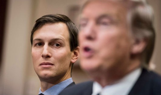 Ông Jared Kushner (trái) và ông Donald Trump trong một cuộc họp ở Nhà Trắng