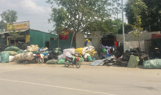 Những cơ sở sản xuất tự phát, nơi tiềm ẩn nguy cơ cháy nổ cao tại làng nghề thu gom phế liệu tại Triều Khúc, Tân Triều (huyện Thanh Trì, TP Hà Nội) 