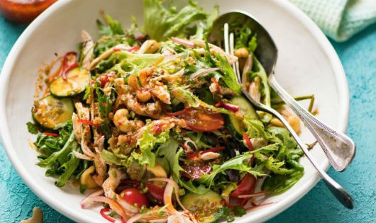 Salad gà làm kiểu này ai ăn cũng phải khen nức nở