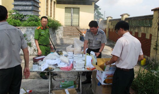 Cục THADS Hà Nội và các  lực lượng chức năng tiến hành tiêu hủy ma túy