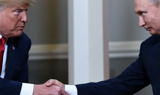  Ông Trump và ông Putin tại cuộc gặp ở Phần Lan.