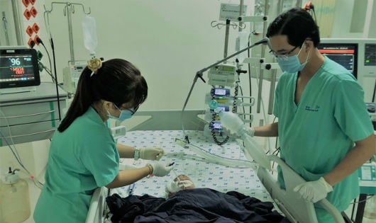 Bệnh nhi được chăm sóc tích cực tại bệnh viện