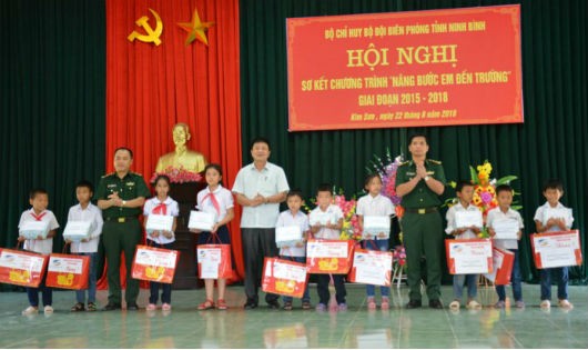 Chung tay nâng bước học sinh nghèo thực hiện ước mơ đến trường