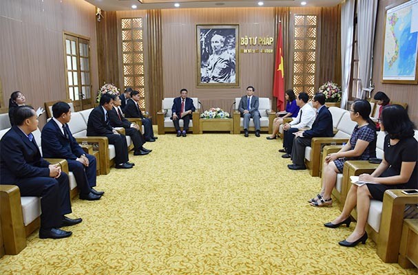 Thứ trưởng Nguyễn Khánh Ngọc tiếp Phó Giám đốc Sở Tư pháp Viêng Chăn