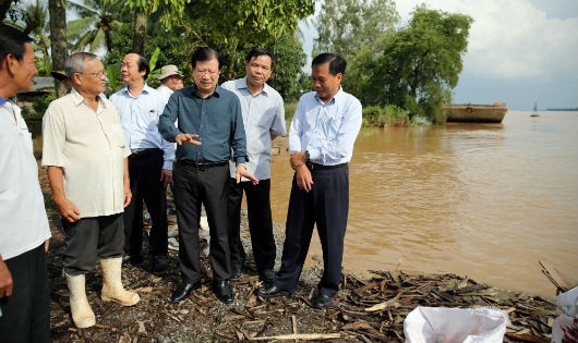 Phó Thủ tướng Trịnh Đình Dũng kiểm tra tình hình và các giải pháp ứng phó với lũ lụt tại các tỉnh ĐBSCL. Ảnh. VGP