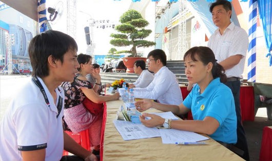 Anh, chị em công nhân thắc mắc liên quan đến pháp luật nhờ cán bộ công đoàn tư vấn