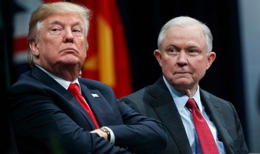 Ông Trump và ông Sessions thời còn “mặn nồng”