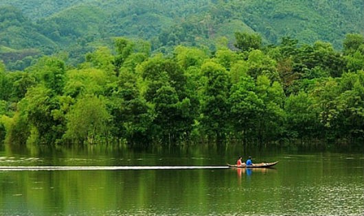 Một góc khu du lịch quốc gia Hồ Núi Cốc