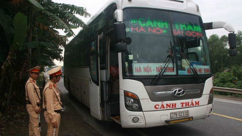 Lực lượng CSGT Đà Nẵng kiểm tra tài xế. (Ảnh Vũ Vân Anh)