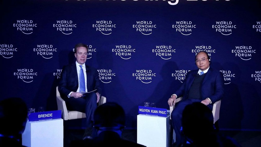 Thủ tướng Nguyễn Xuân Phúc và Chủ tịch WEF Borge Brende tại phiên đối thoại