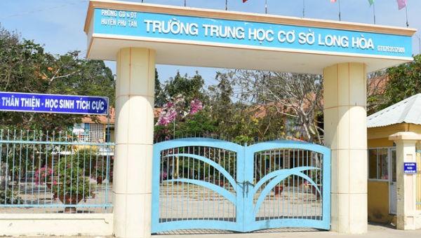 Thầy giáo bị tố cáo đánh nữ sinh vẹo cột sống