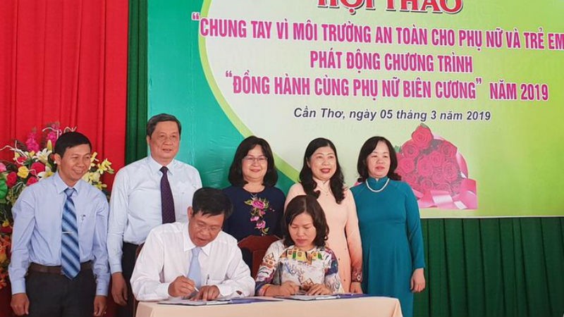 Hội LHPN TP Cần Thơ ký chương trình phối hợp với Hội Luật gia TP Cần Thơ