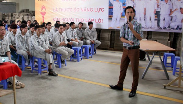 Một buổi tập huấn về công tác an toàn, vệ sinh lao động và phòng chống cháy nổ cho công nhân ở Vĩnh Phúc