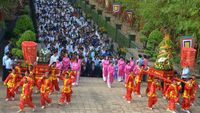 Khu tưởng niệm các Vua Hùng nằm trong khuôn viên Công viên Lịch sử Văn hóa Dân tộc (quận 9, TP HCM).