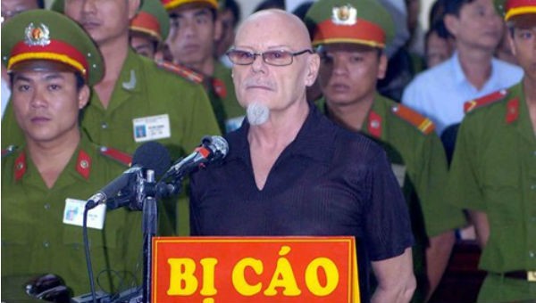 Gary Glitter ra tòa ở Việt Nam vì tội ấu dâm