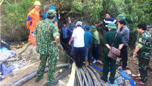 Sau 9 ngày tìm kiếm, lực lượng cứu hộ, cứu nạn mới tìm được thi thể nạn nhân mắc kẹt trong hang núi. ảnh: Trung Dũng