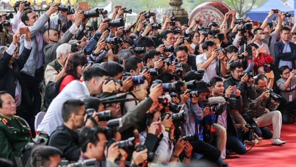 Nhà báo phải bản lĩnh, tinh thông và đạo đức. Ảnh minh họa