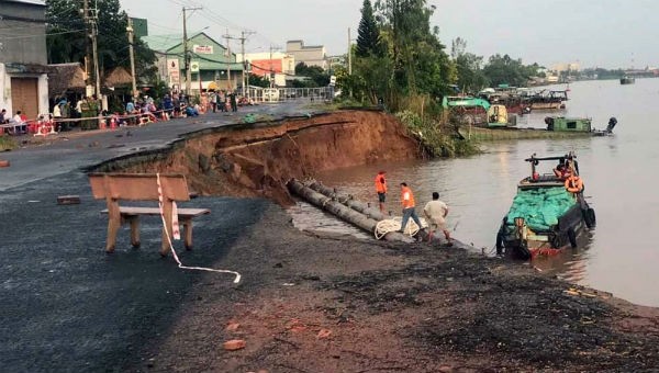 Tình trạng sạt lở diễn ra nghiêm trọng