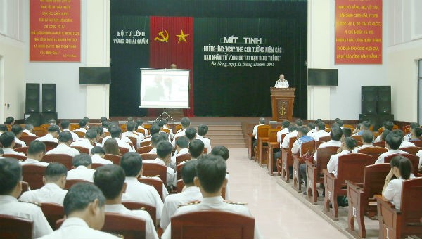 Quang cảnh buổi mít tinh