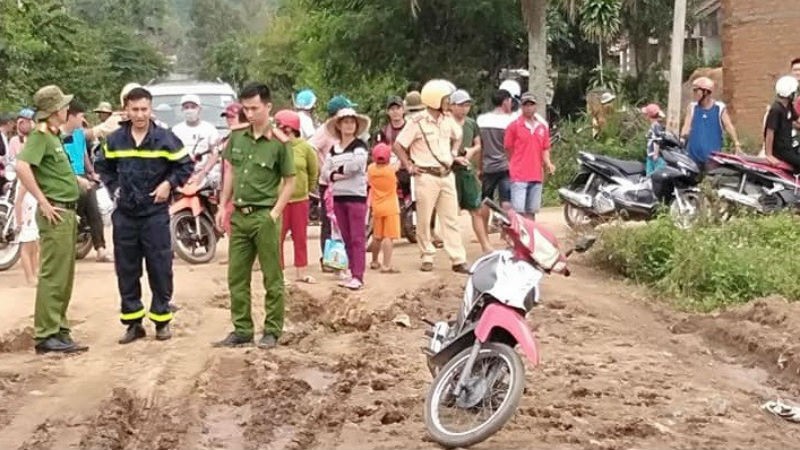 Lực lượng chức năng đang tích cực tìm kiếm nạn nhân. Ảnh Người đưa tin.