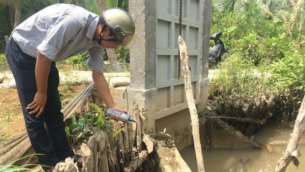 Đo độ mặn trên sông