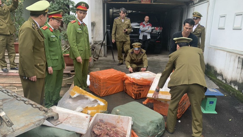 Càng gần tết tình trạng buôn lậu vận chuyển thực phẩm qua các cửa khẩu có chiều hướng gia tăng và diễn biến phức tạp