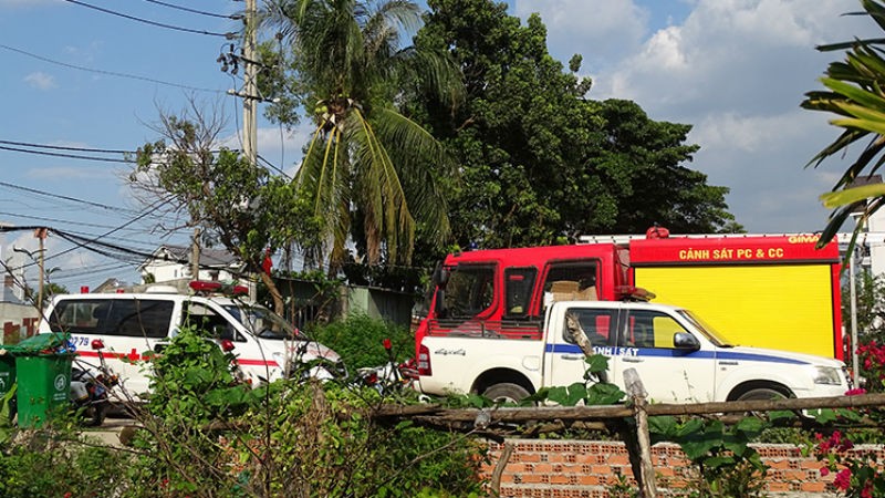 Lực lượng chức năng đến cưỡng chế các công trình trong khu đất của ông Tài ngày 18/2.