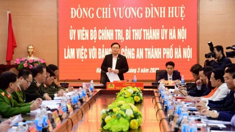 Bí thư Thành ủy Hà Nội Vương Đình Huệ phát biểu tại buổi làm việc