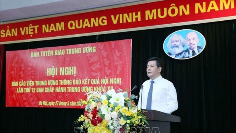 Ông Nguyễn Hồng Diên, Ủy viên Trung ương Đảng, Phó Trưởng ban Tuyên giáo Trung ương thông báo kết quả Hội nghị lần thứ 12 Ban Chấp hành Trung ương Đảng Cộng sản Việt Nam khóa XII. Ảnh: Phương Hoa