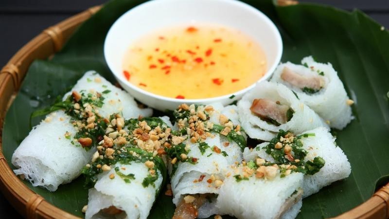 Bánh hỏi là loại bánh được làm từ bột gạo, thường ăn chung với mỡ hành, thịt quay, thịt nướng, lòng heo...