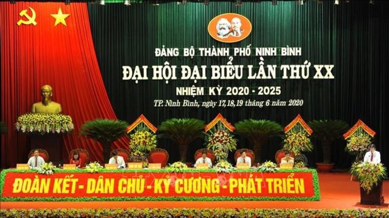 Đoàn Chủ tịch điều hành Đại hội.