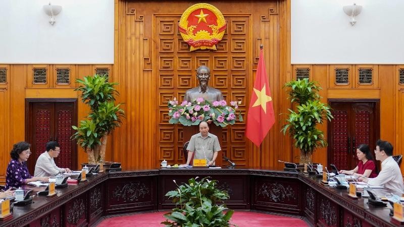 Thủ tướng phát biểu tại cuộc họp.