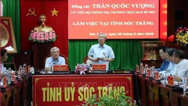 Thường trực Ban Bí thư Trần Quốc Vượng phát biểu tại buổi làm việc.