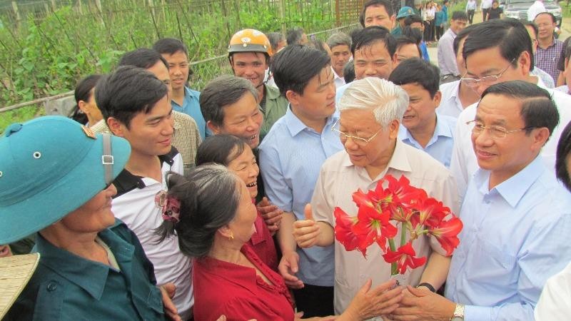 Tổng Bí thư, Chủ tịch nước Nguyễn Phú Trọng thăm bà con nhân dân ở khu dân cư nông thôn mới kiểu mẫu Tân Văn, xã Thạch Văn, huyện Thạch Hà (Hà Tĩnh).