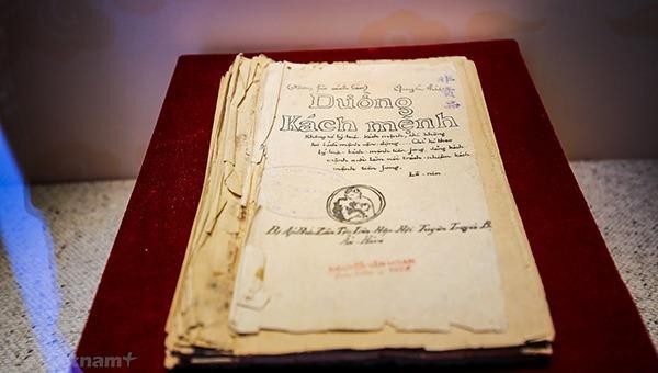 Sách "Đường Kách mệnh" được công nhận Bảo vật quốc gia Việt Nam năm 2012, hiện đang được lưu giữ tại Bảo tàng Lịch sử quốc gia. Ảnh: TTXVN.