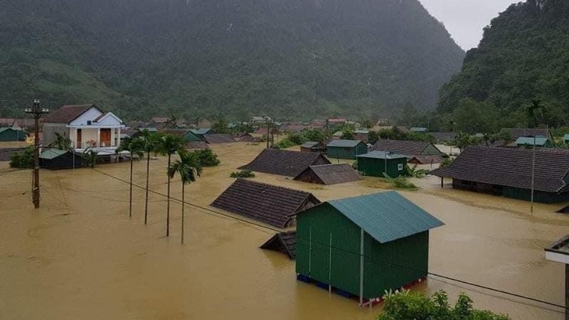 Những ngôi nhà bình yên sau lũ.