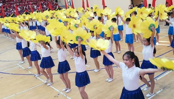 Chăm sóc và bảo vệ trẻ em là nhiệm vụ của xã hội.