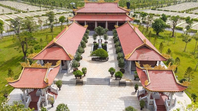 Tịnh xá Sala nằm trong nghĩa trang Sala Garden.