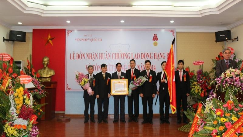 Viện PYQG nhận Huân chương Lao động hạng III năm 2014.